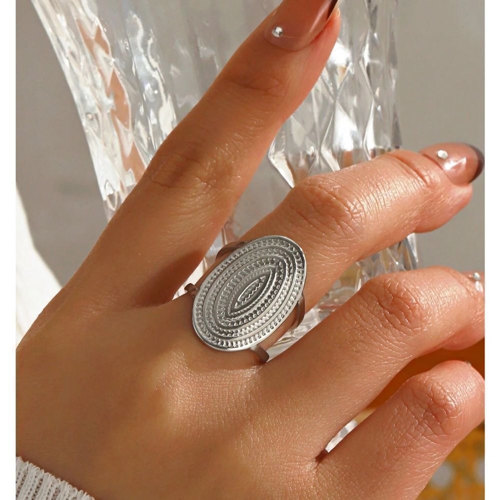 Silver Medallion Ring 7